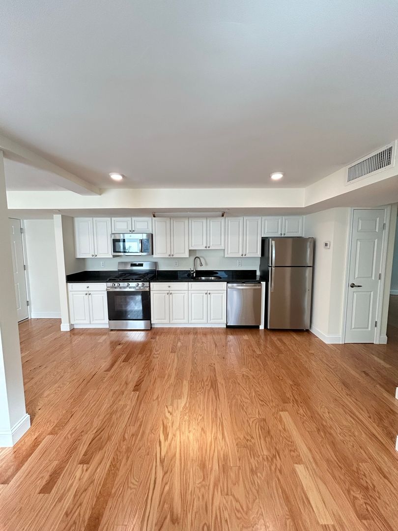 Cambridge House: 1 Langdon St.