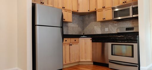 No Brokers Fee, Washington Sq. Area of Brookline. Steps from the T. Nice Finishes. Central AC, Parking, Laundry in the Building – photo 1