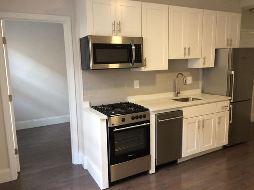 NO FEE!! BACK BAY 1 BEDROOM WITH LAUNDRY IN-UNIT & RENOVATED KITCHEN – photo 1