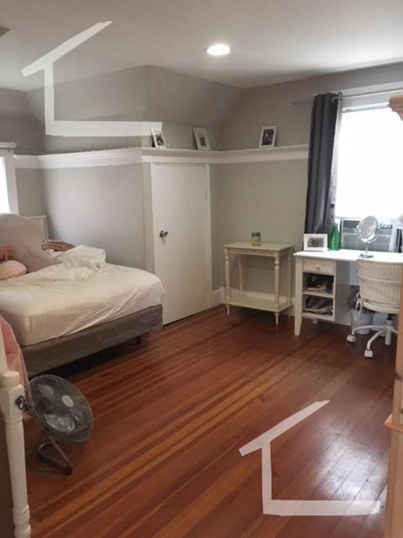 Boston Condo: 22 Long Ave