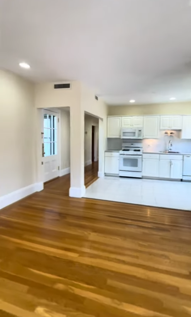 Brookline Condo: 20 Dean st,