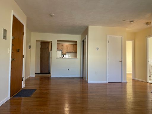 VERY Spacious Sunny 2 bed Heat Hw parking Inc Close to train and 57/66 bus Heat HW I6. or 9.1