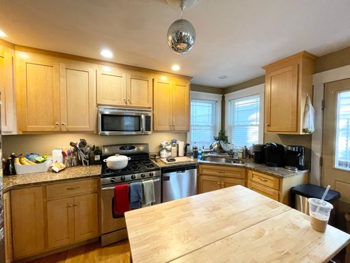 Mission Hill 4 Bed – 3.5 Bath – Central Air – Garage Parking – No Fee – 9/1