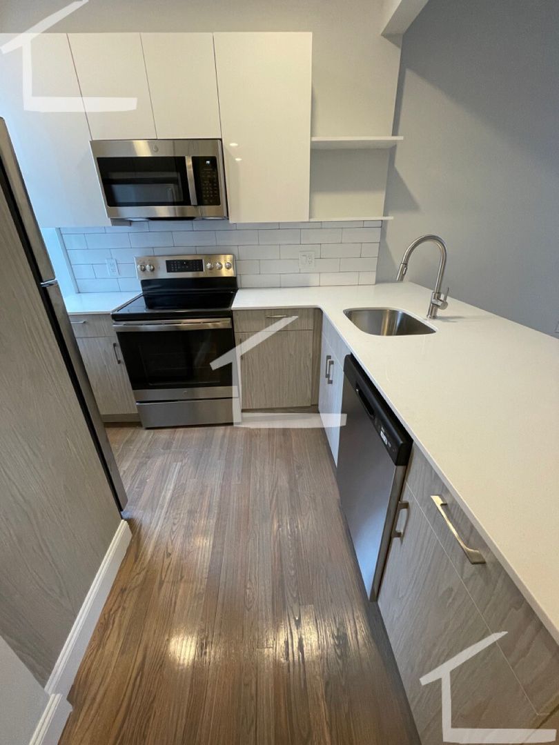 Boston Condo: 35 Queensberry St