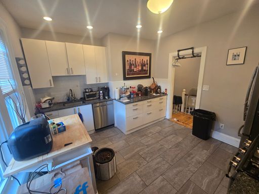 No Brokers Fee, Eat-in Kitchen, Big Bedrooms, Laundry on a Site – photo 1