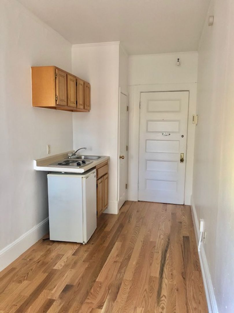 Boston House: 1061 Beacon St