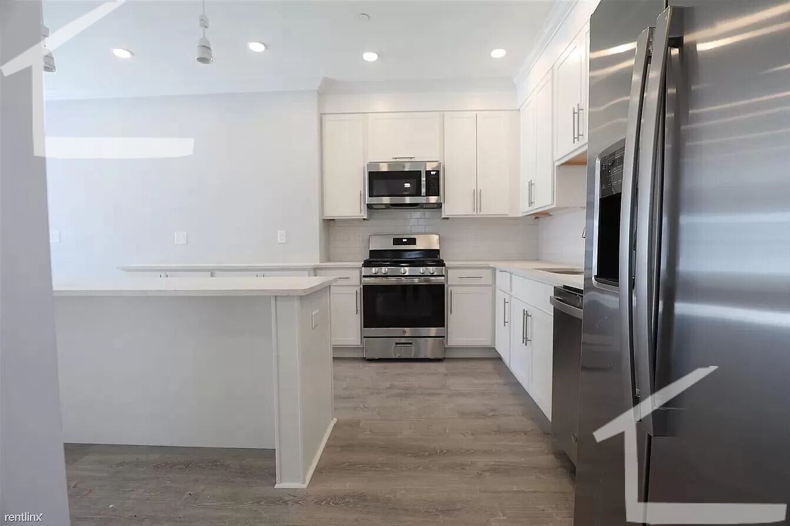 Boston Townhome: 128 Kenrick St