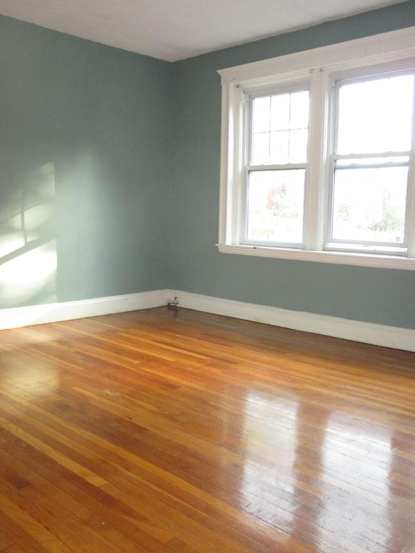 Brookline Condo: 732 Washington St