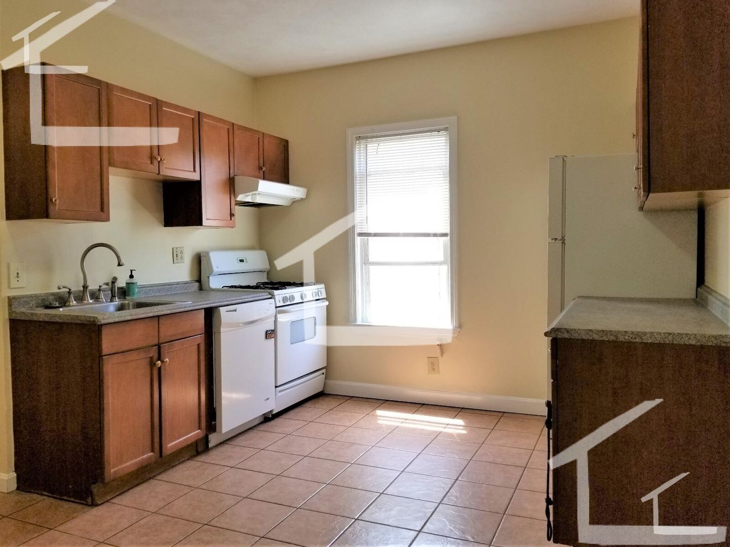 Boston House: 36 Pratt St