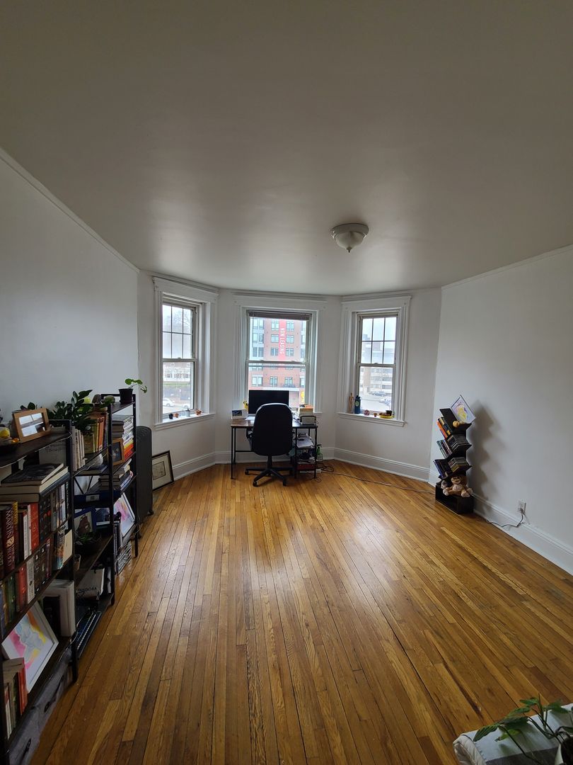 Boston House: 1450B Commonwealth Ave.