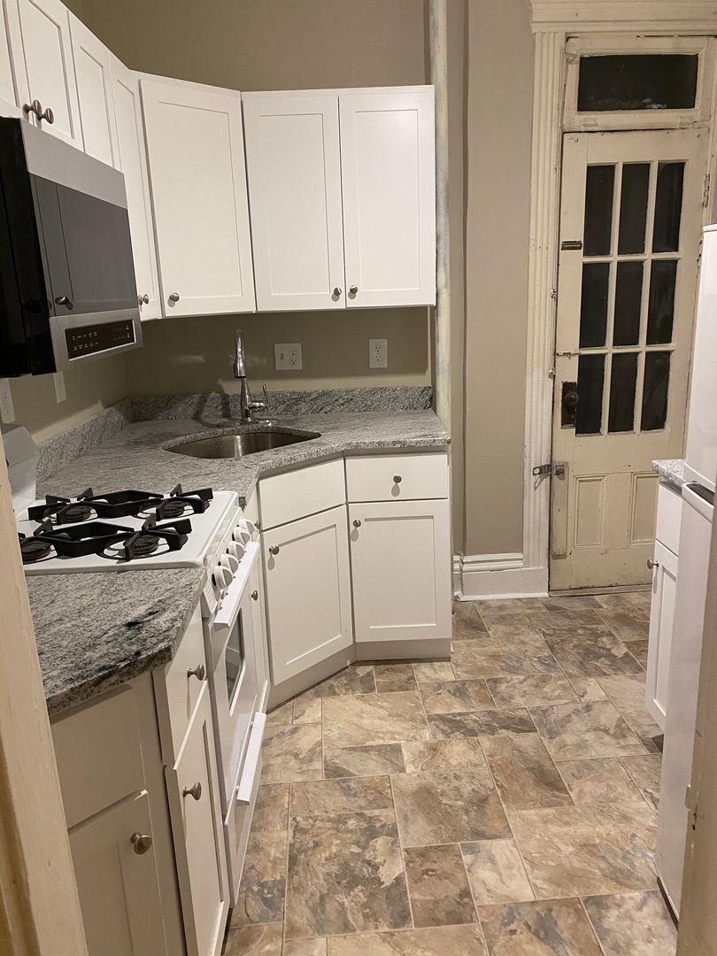 Boston Condo: 52 Charlesgate E