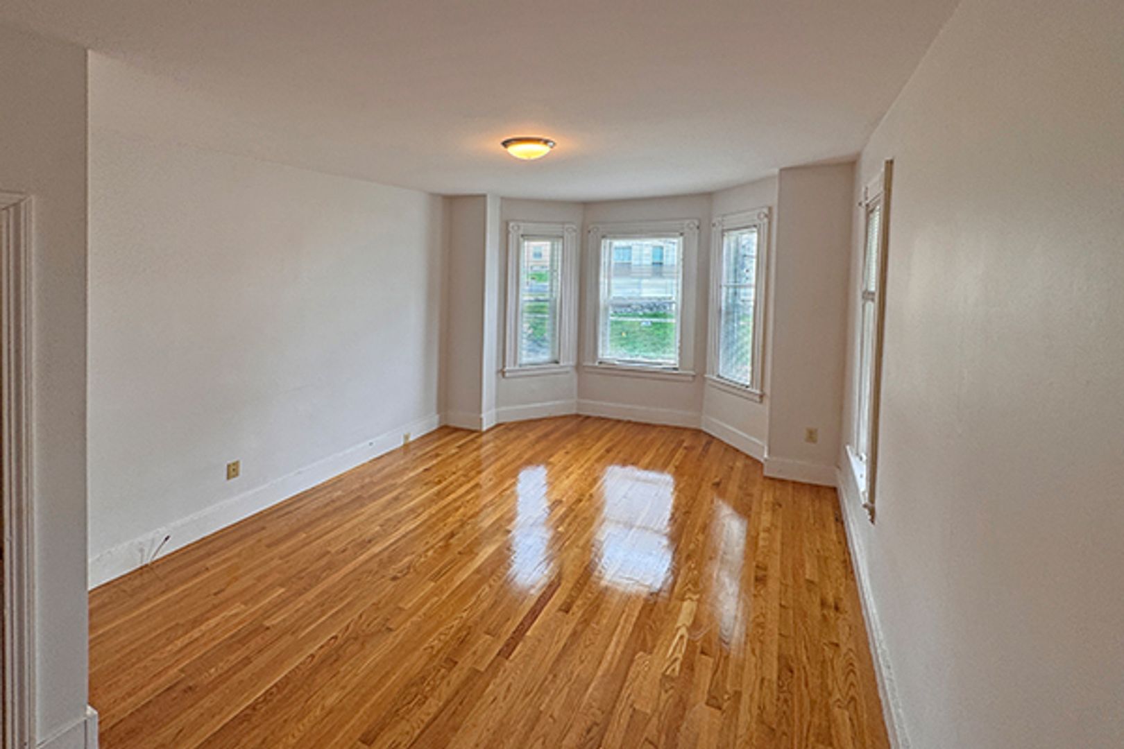 Waltham House: 19 Norumbega Terr #1