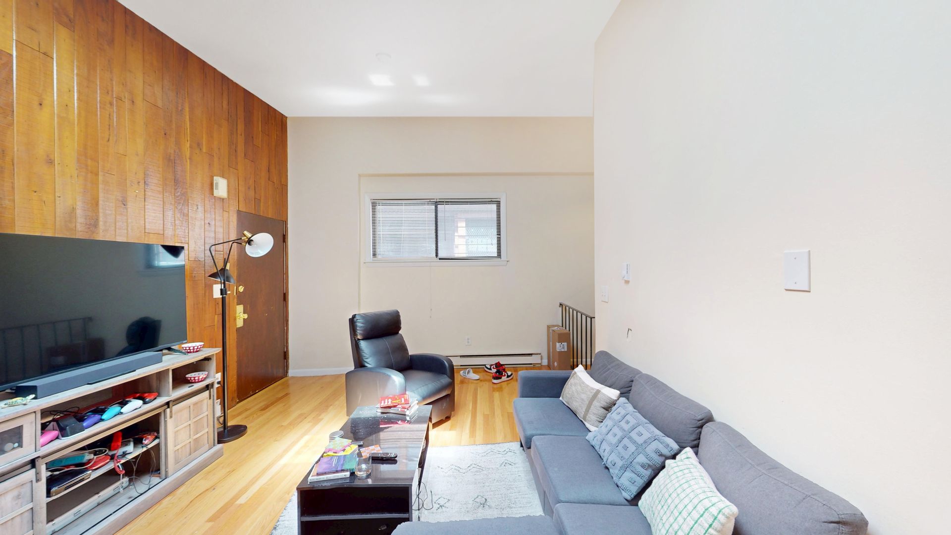 Boston House: 277 Marlborough St