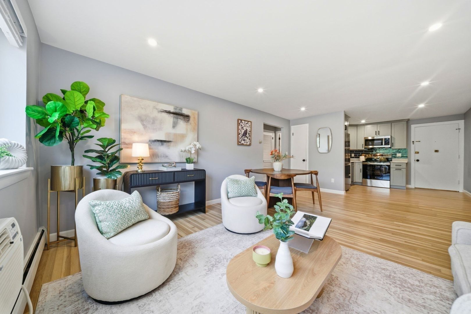 Boston Condo: 20 Radcliffe Rd