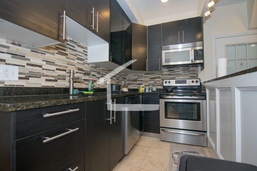 No brokers Fee, Central heat, Laundry on a Site, Parking for Rent, Steps from the T Stop – photo 1