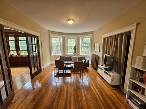 No Brokers Fee, Heat, Hot Water Included, Steps from BU Main Campus – photo 1