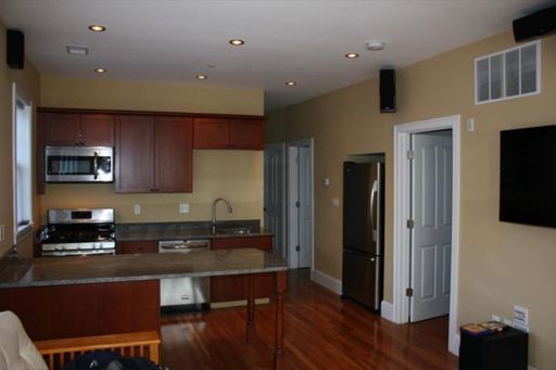 No Brokers Fee, One Months Rent-Free, Luxury Finishes, In-Unit Washer and Dryer, Central Heat/AC – photo 1