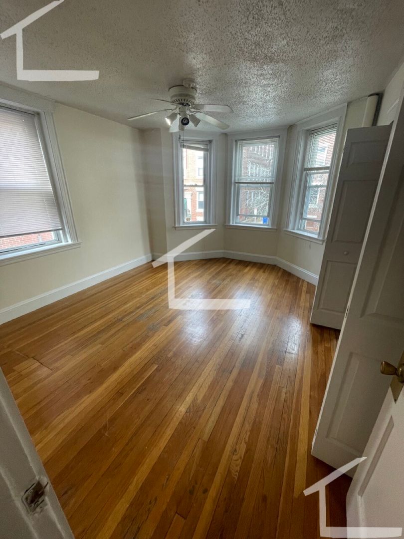 Boston House: 6 Barrows St