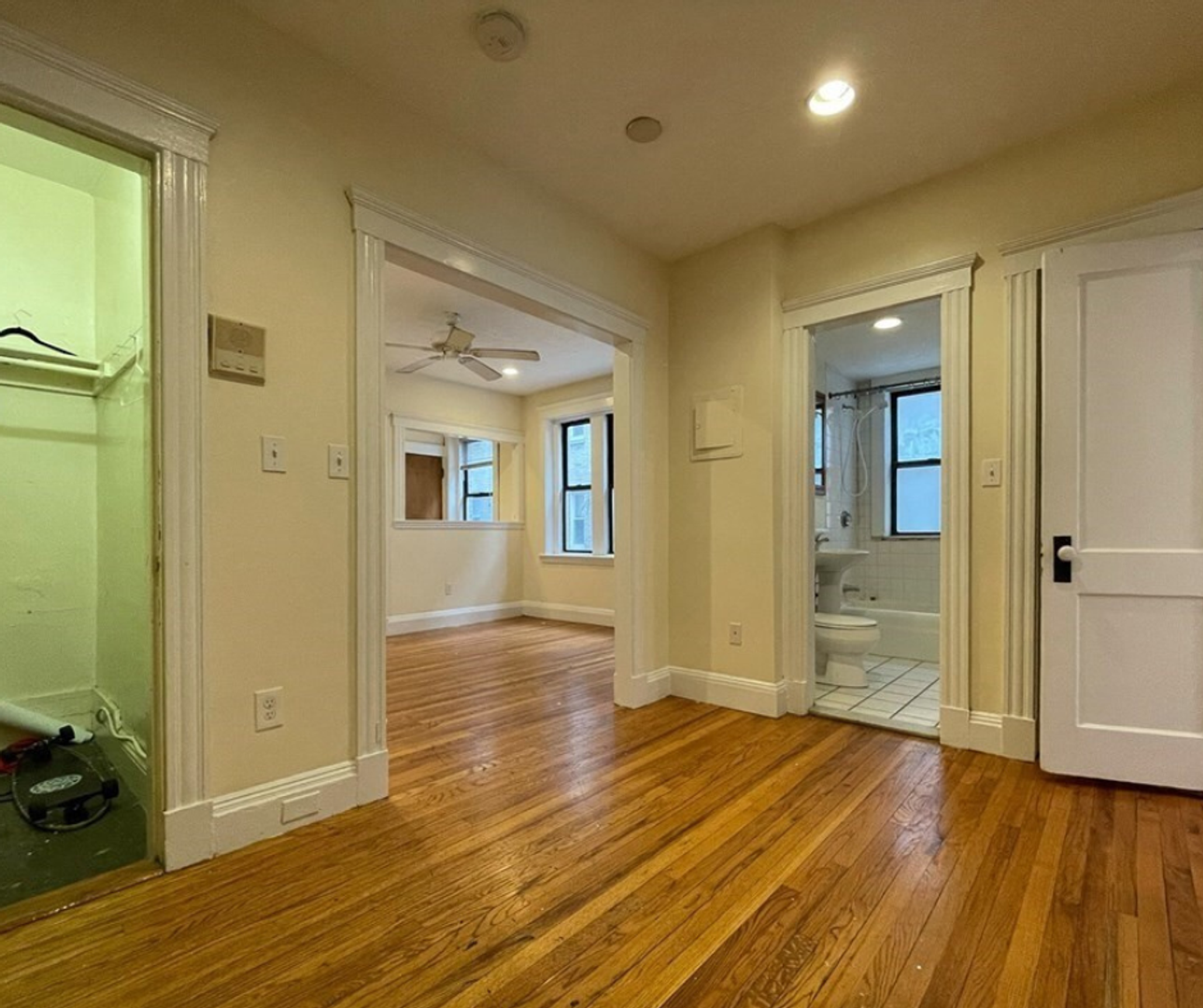 Boston House: 248 Kelton St.