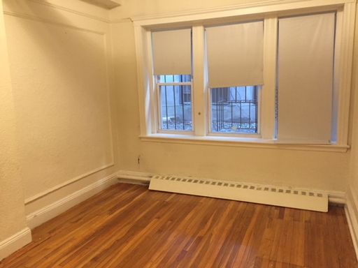 Brighton 1-Split: 2 Bedrooms or 1 Bedroom + Living Room