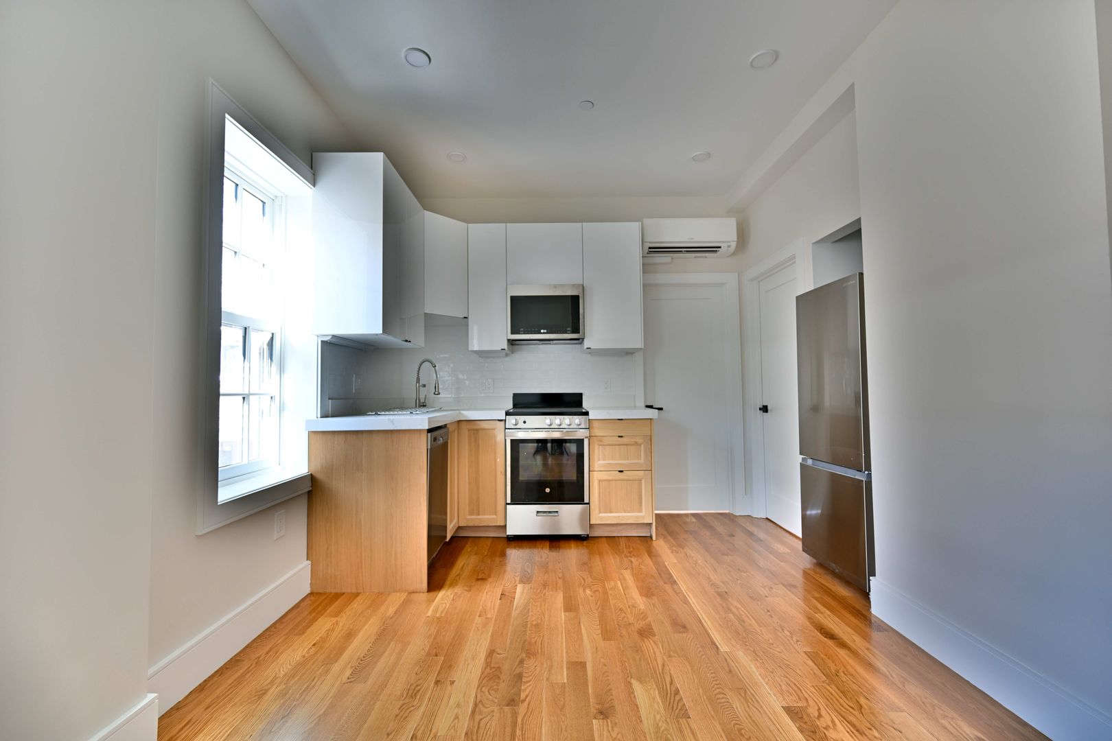 Boston Condo: 17 Winchester St.