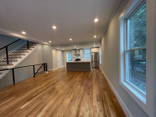 No Brokers Fee, Central Heat/AC, In Unit Washer and Dryer, High-End Kitchen Appliances – photo 1