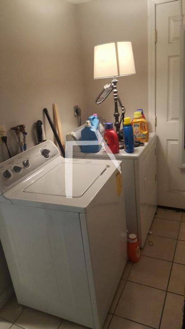 Boston (Allston) House: 6 Radcliff Rd