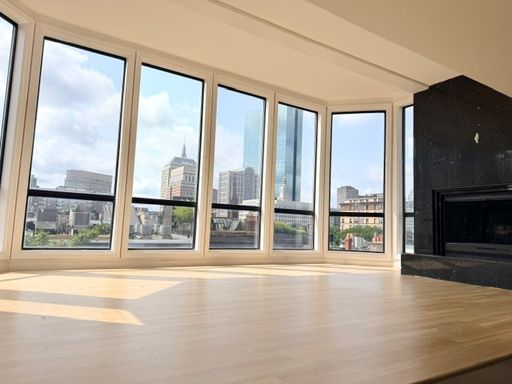 No Brokers Fee Penthouse in Back Bay. – photo 1
