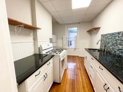 WOW! HUGE, RENOVATED MISSION HILL 6 BED ON PARKER HILL AVE FOR 9/1 – photo 1