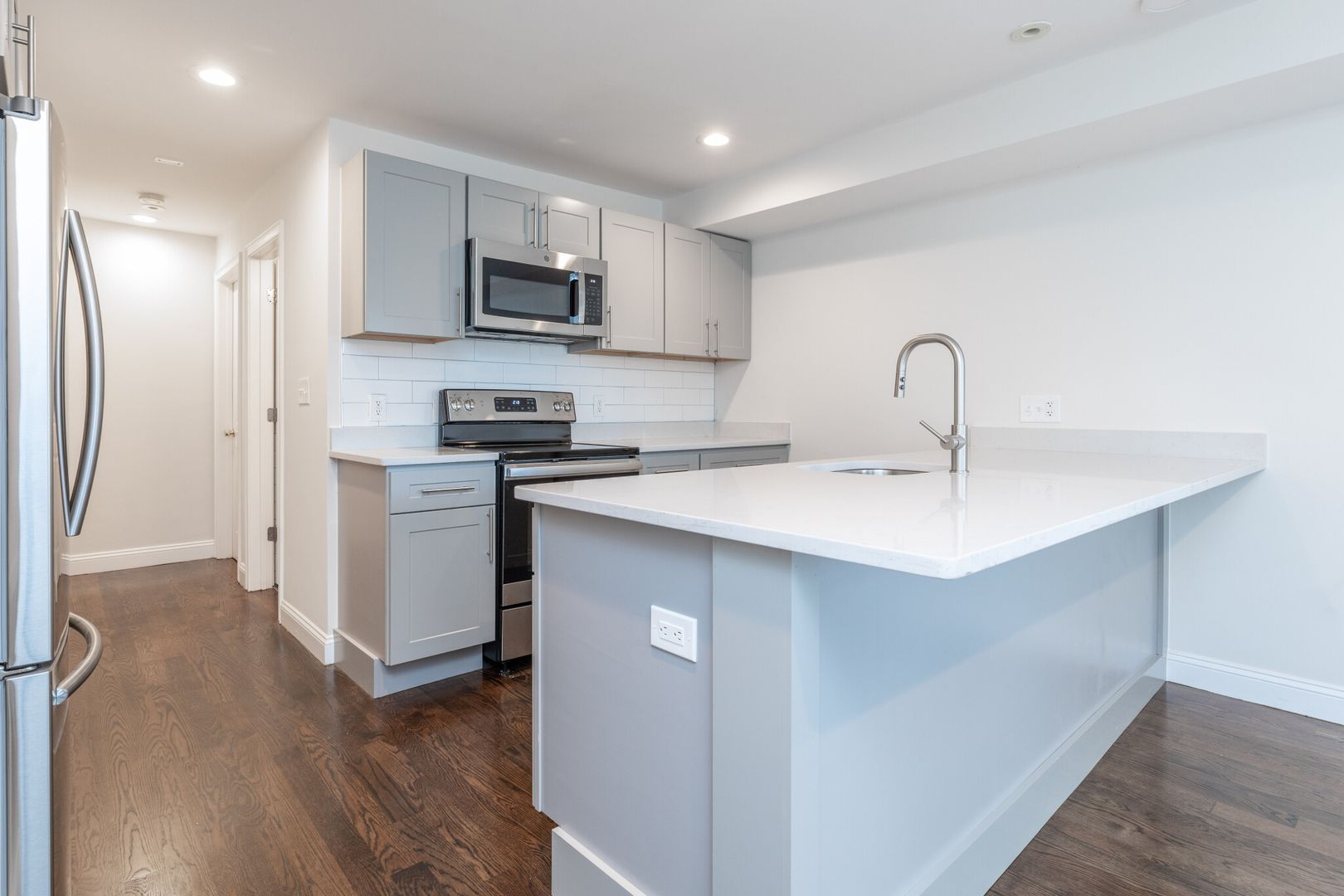Boston Townhome: 106 Hammond St