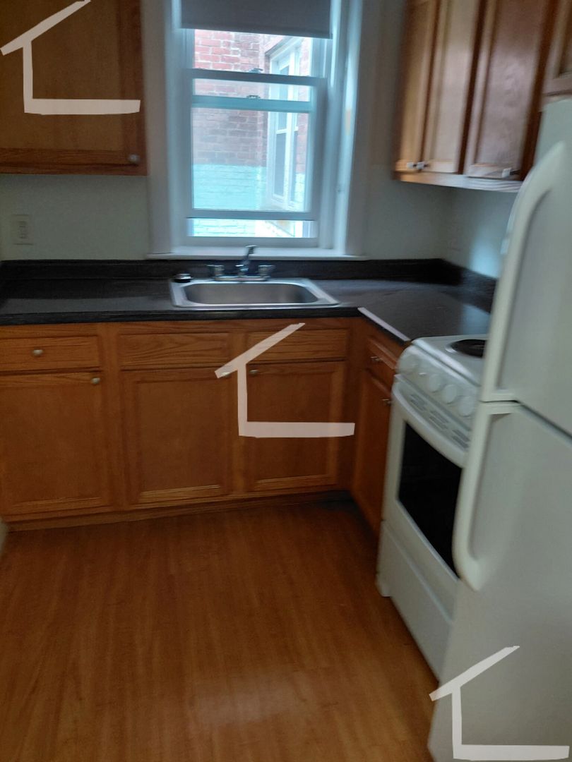 Brookline House: 27 Lancaster Ter