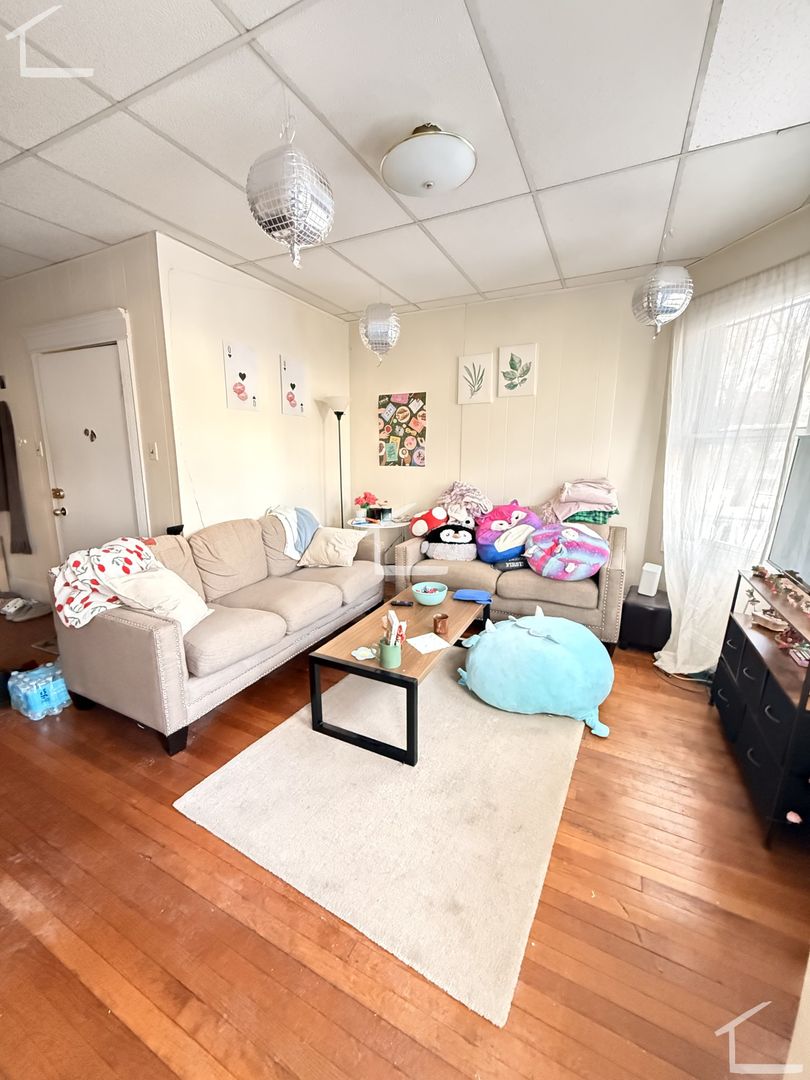 Boston Condo: 144 Kilsyth Rd