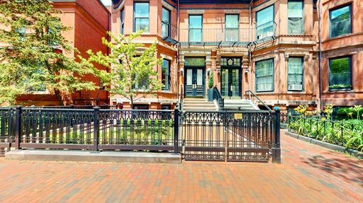 Back Bay Brownstone 2 Bed | Renovated Kitchen & Bath | Available 9/1
