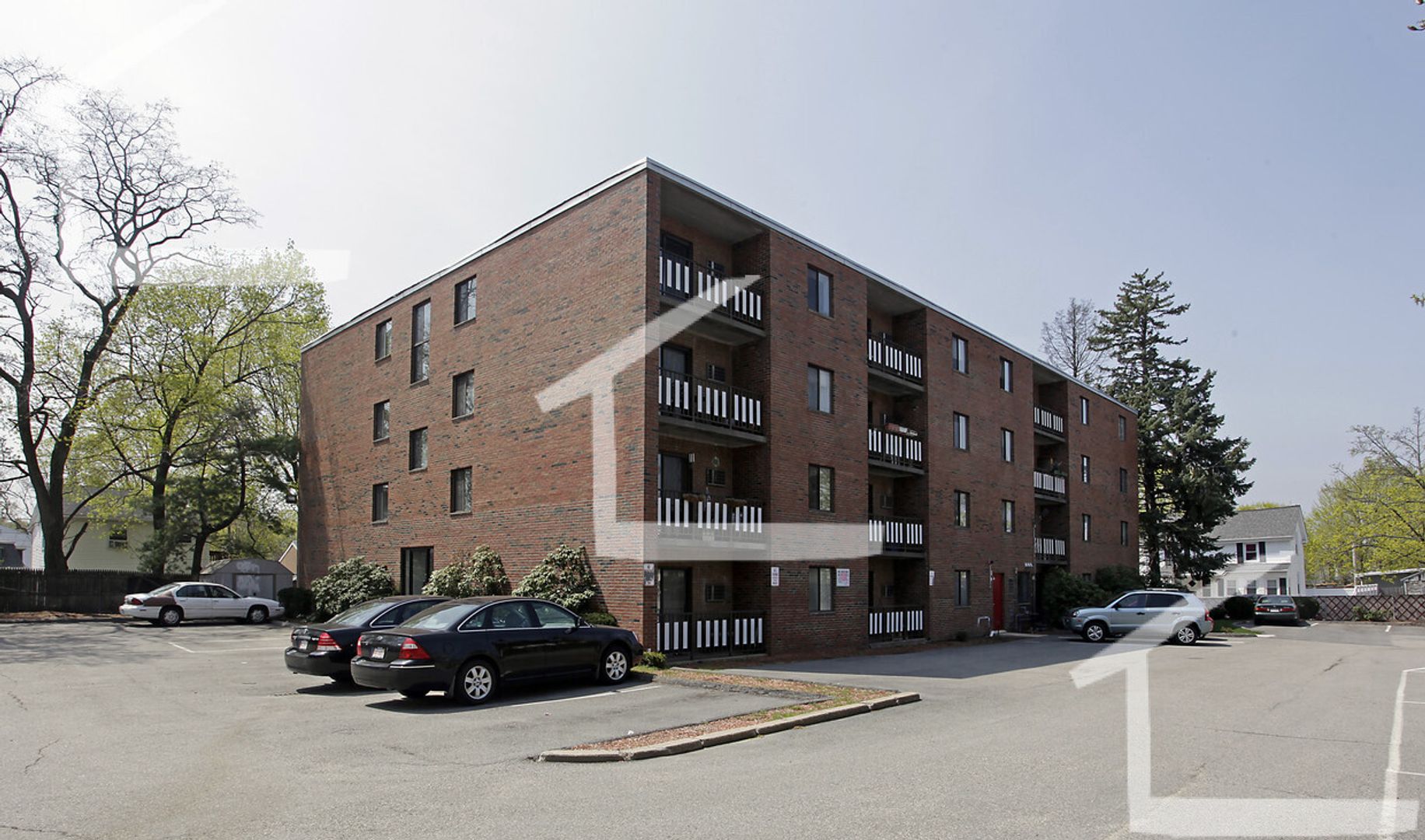 Newton House: 175 Adams St