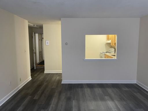 FREE MONTH PACKARS CORNER BU AREA Modern 1 bed with Large LR and BR areas, HT and HW Inc NO FEE