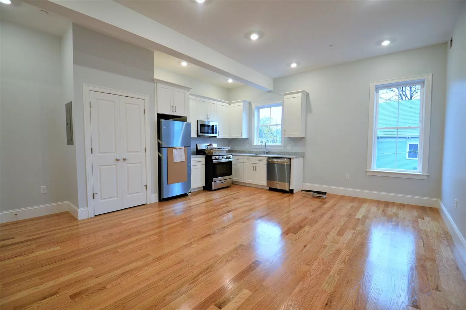 Boston House: 25 Murdock St