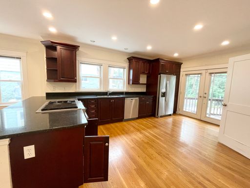 Mission Hill 5 Bed – Renovated – Central Air – Laundry in Unit – No Fee – 9/1
