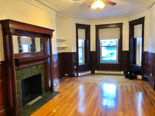NO BROKER FEE | Sunny 1 Bed on Beacon St | Brookline – photo 1