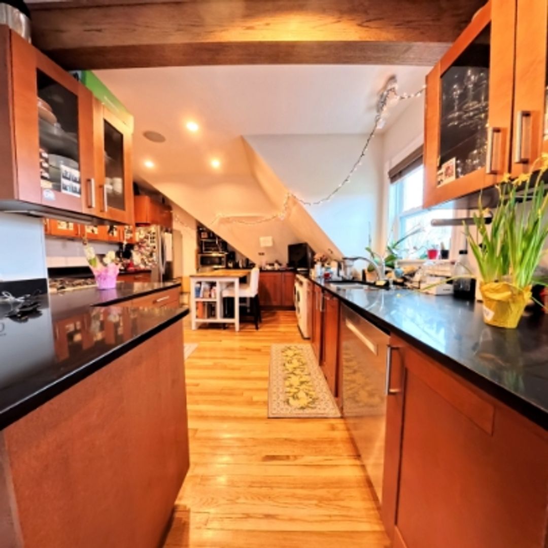 Brookline Condo: 191 Davis Ave