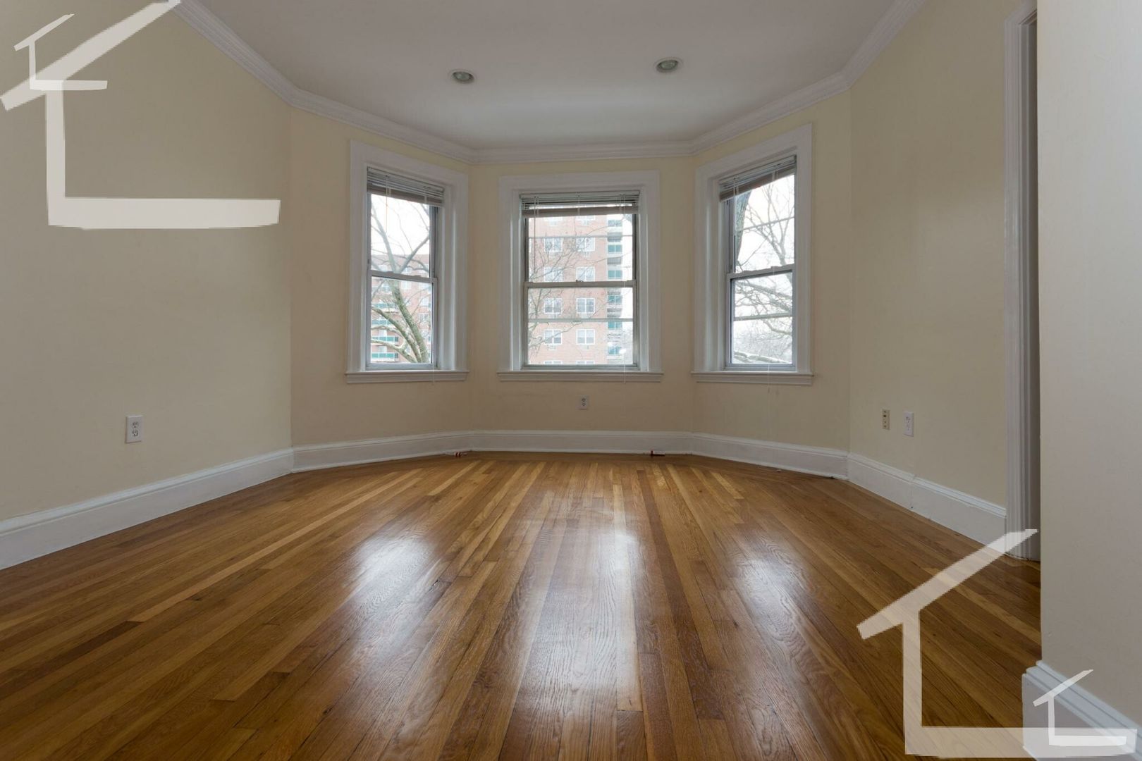 Brookline Condo: 73 Thatcher St