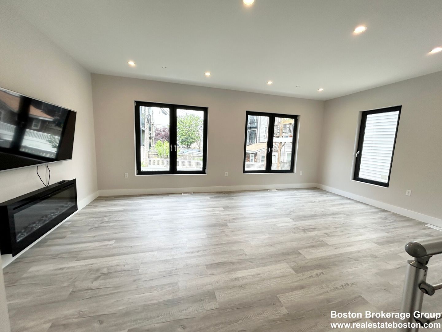 Boston Townhome: 2 W 3rd St Pl