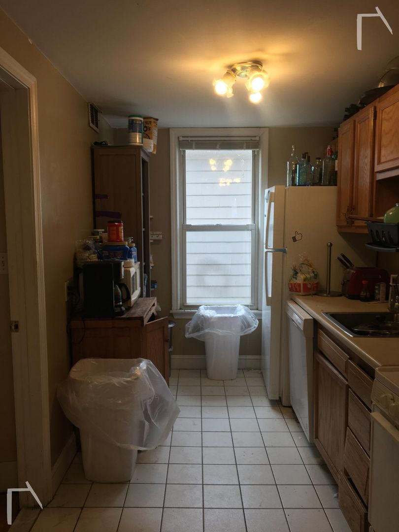 Brookline Condo: 216 Freeman St.