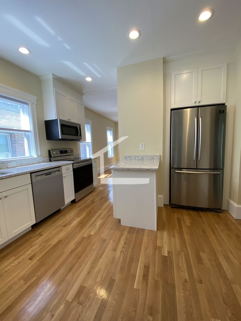 Brookline House: 301 Tappan St