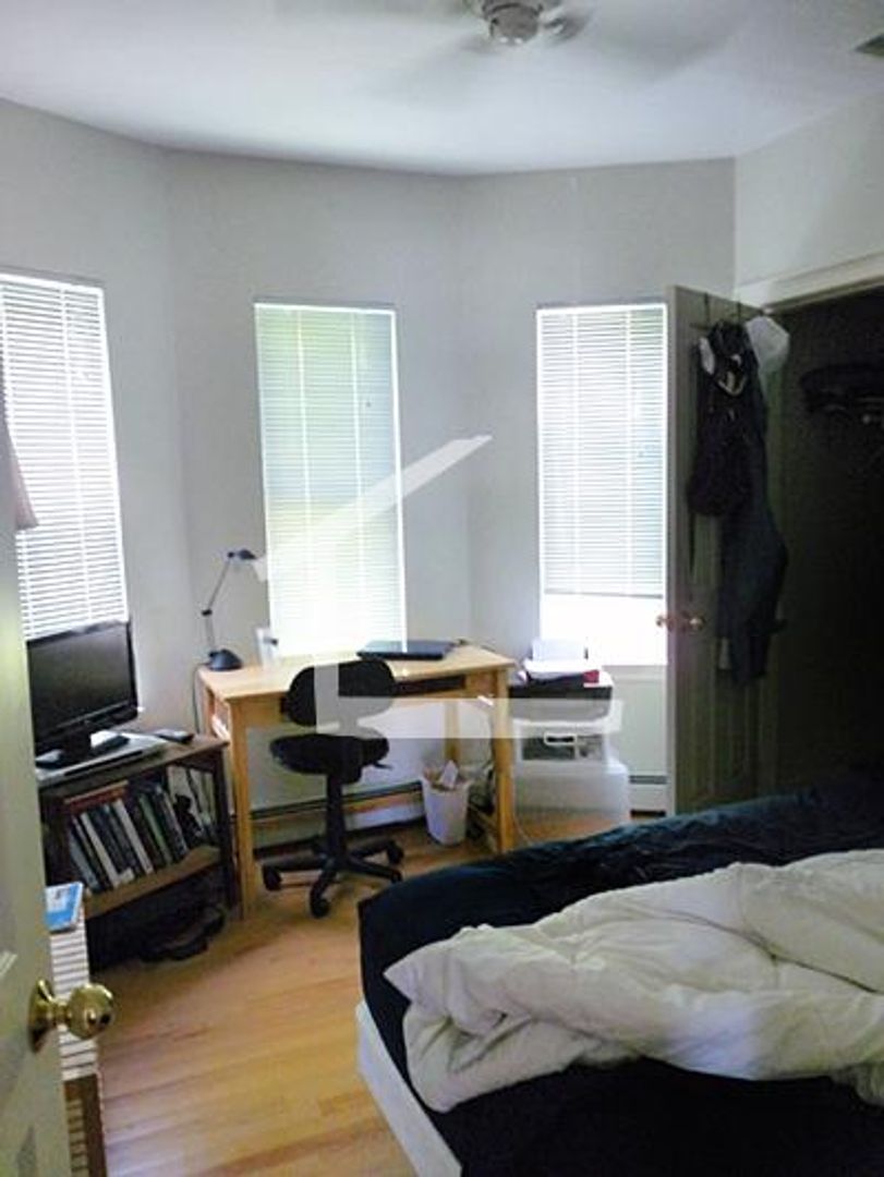 Boston Condo: 25 Raymond St