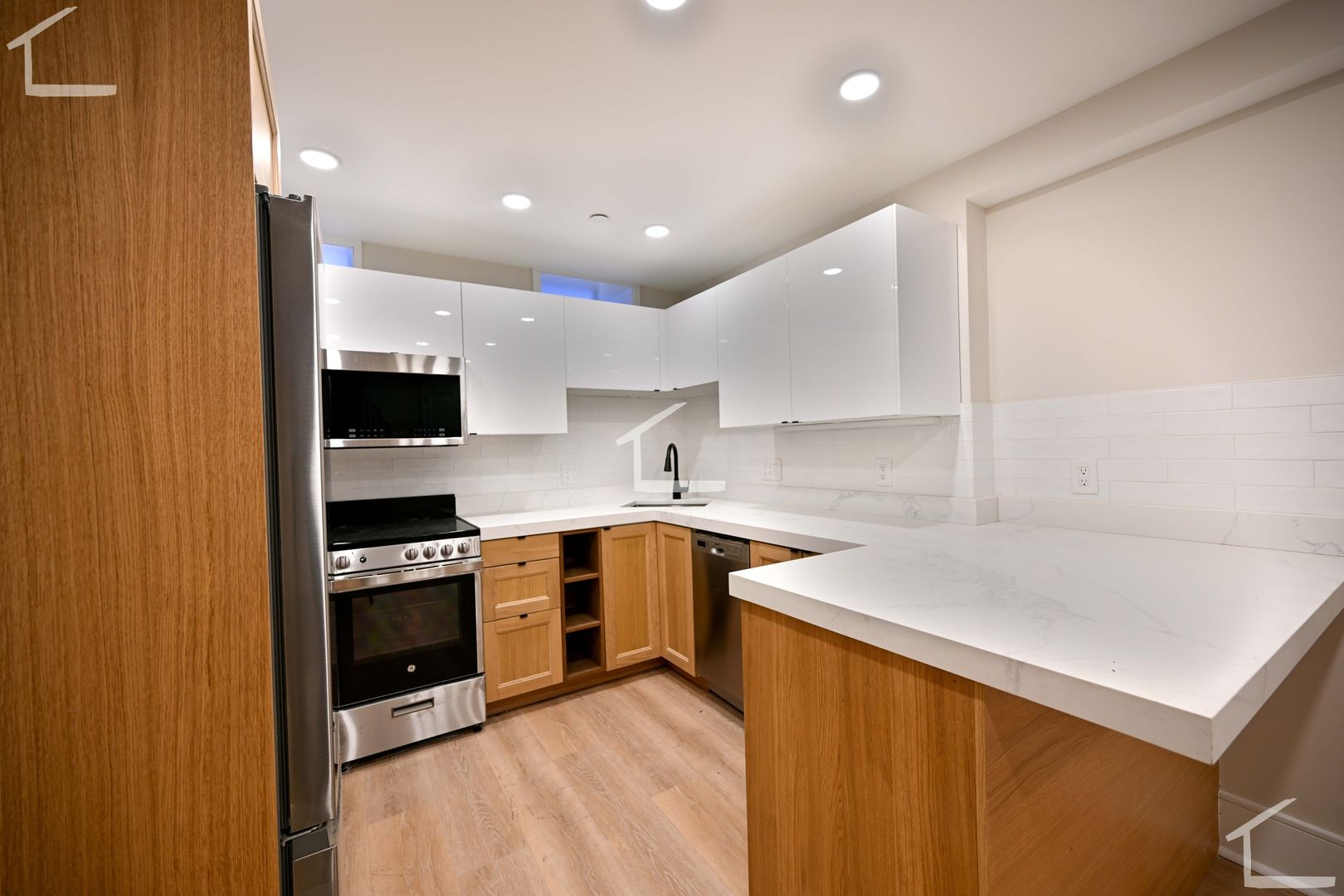 Boston Condo: 16 Winchester St.