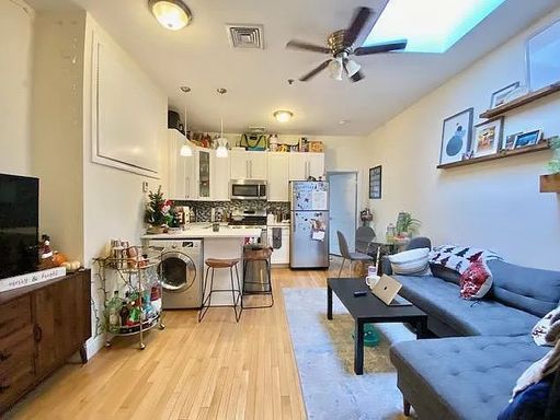 Central Heat/AC, Eat-in Kitchen, In-Unit Washer and Dryer – photo 1