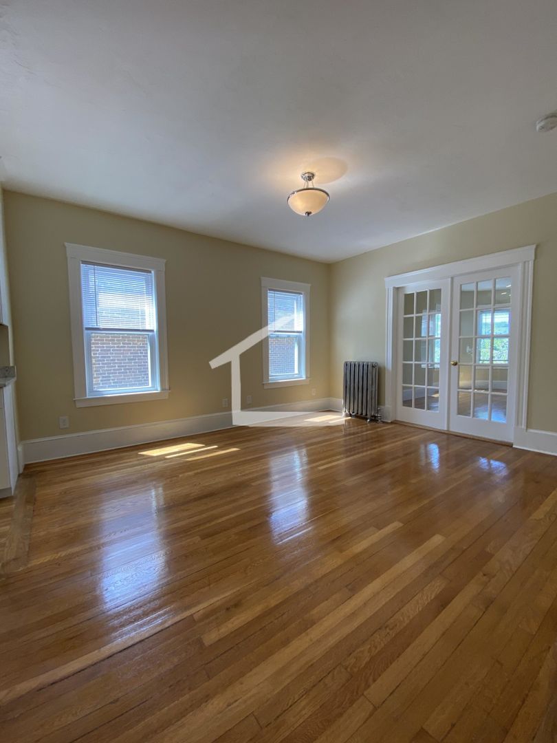 Brookline Condo: 305 Tappan St