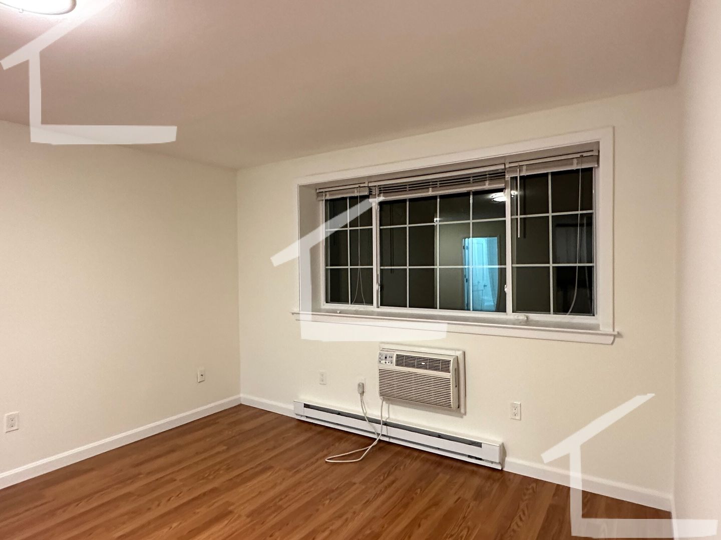 Boston House: 15 Embassy Rd