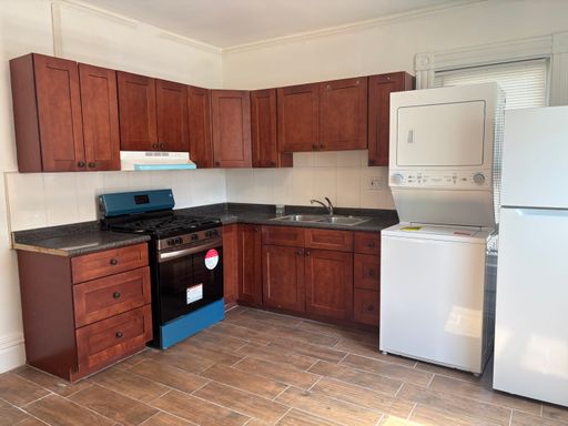 NO BROKER FEE! ALLSTON 4 BED/2 BATH WITH LAUNDRY IN-UNIT AVAIL 9/1 – photo 1