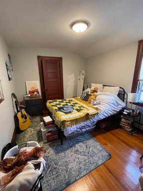 No Brokers Fee, Large Duplex in Brighton, In-Unit Washer and Dryer, Eat-in Kitchen, Parking – photo 1